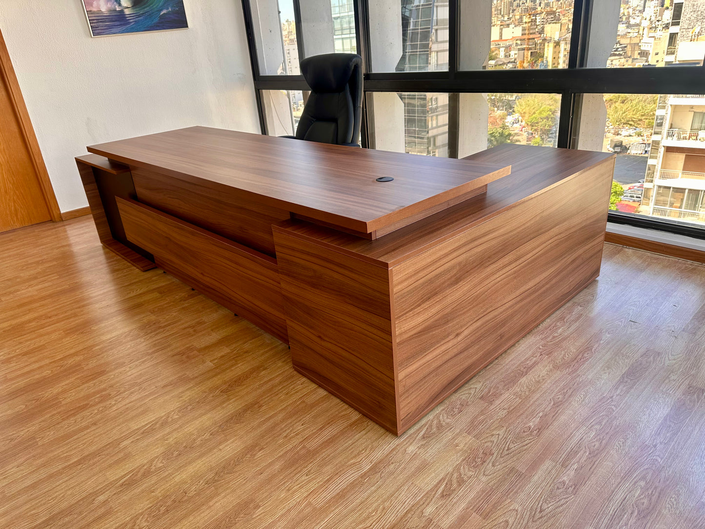 Dominus Desk