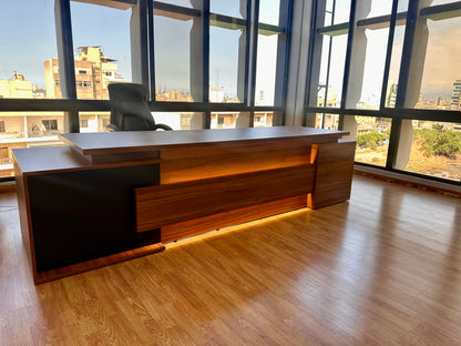 Dominus Desk