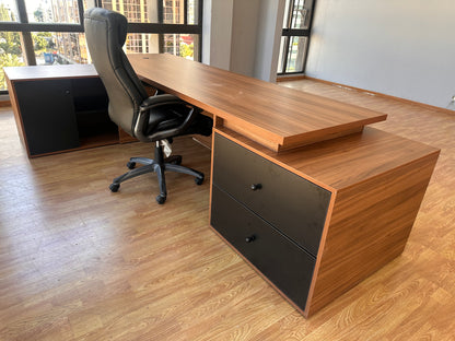 Dominus Desk